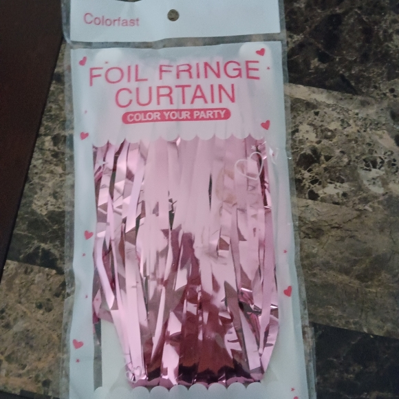 Pink foil curtain streamer - Picture 2 of 4